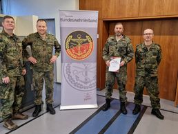 v.l.: Oberleutnant Kai Grabowski (Beisitzer), Hauptbootsmann Steffen Poppendieck, Stabsfeldwebel Sascha Triebold und Hauptmann Mathias Dokter-Jahn (stv. Vorsitzender TruKa). Foto: LV Nord 