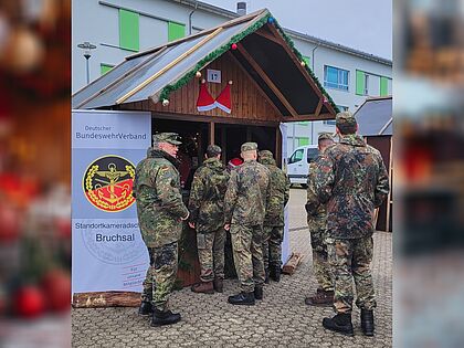 Ein besonderer Anziehungspunkt auf dem Weihnachtsmarkt auf dem Eichelberg Bruchsal war der Stand der Standortkameradschaft Bruchsal. Foto: Heiko Steng