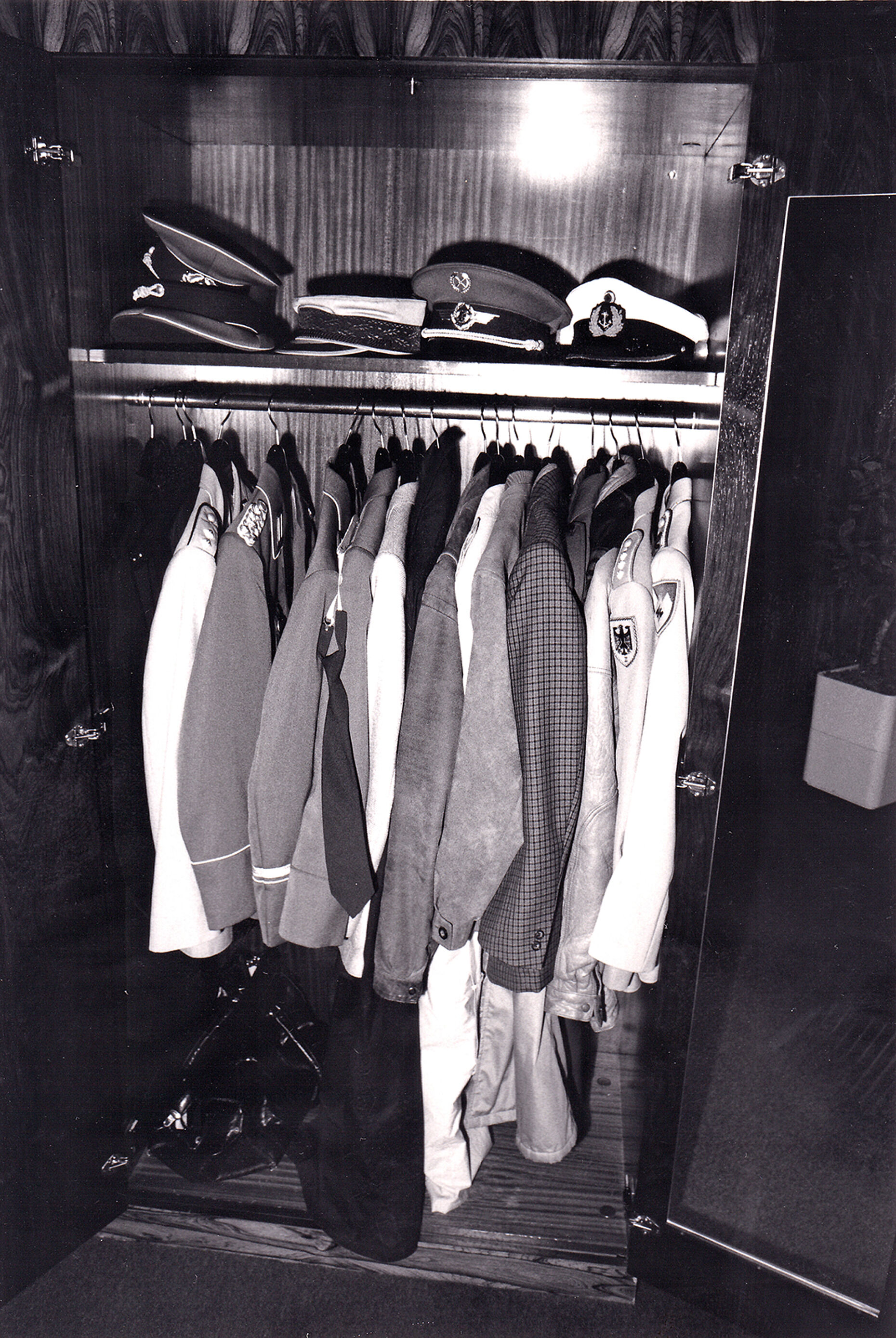 In der Garderobe war die „Armee der Einheit“ bereits hergestellt. Foto: DBwV/Archiv
