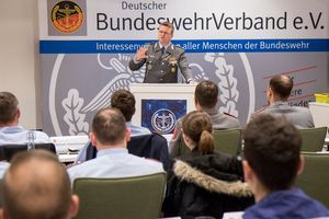 Oberstleutnant André Wüstner rief dazu auf, sich stärker in die Verbandsarbeit einzubringen Foto: DBwV/Scheurer
