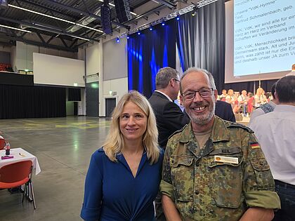 Der Landesvorsitzende LV West, Stabsfeldwebel Volker Keil und Verena Bentele, Präsidentin des Sozialverbands VdK Deutschland. Foto: DBwV
