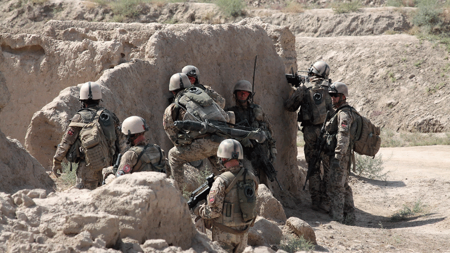 2010 in der Provinz Kundus in Afghanistan: Deutsche Soldaten im Gefecht. Wie geht der Mensch mit solchen Gewalterfahrungen um? Foto: Bundeswehr/Von Söhnen