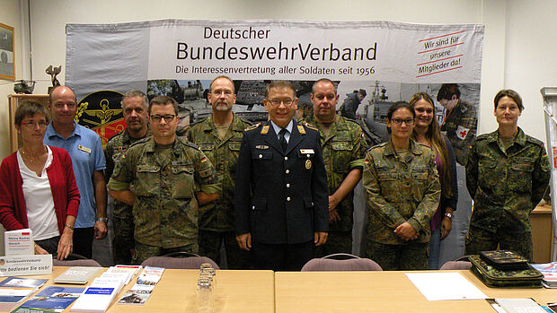 Ein starkes Team für gute Perspektiven: Bärbel Dengler, OStFw a.D. Albrecht Jochim, StFw Marko Nau, StFw Oliver Busch, OStFw Oliver Fahrenbach, OStFw a.D. Jürgen Gemmer, StFw Thorsten Krämer, StUffz Leha Haj Salhi, Daniela Isenberg, HptFw Carla Kunzemann 