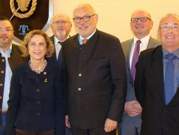 Bürgermeister Ruhmannsfelden Werner Troiber, 1. Bürgermeisterin Regen Ilse Oswald, Stv. Landrat Erich Muhr, Referent Dr. Sven Bernhard Gareis, Kreisvorsitzender Johann Saller und der Vorsitzende der KERH, Stabsfeldwebel a.D. Alois Ebner (v.l.). Foto: DBwV/Markus Hauf