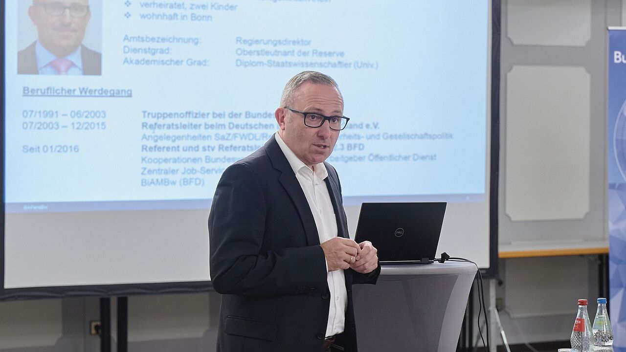 RDir Markus Krämer ist für die Arbeit des Berufsförderungsdienstes (BFD) beim BAPersBw zuständig. Foto: DBwV/IK