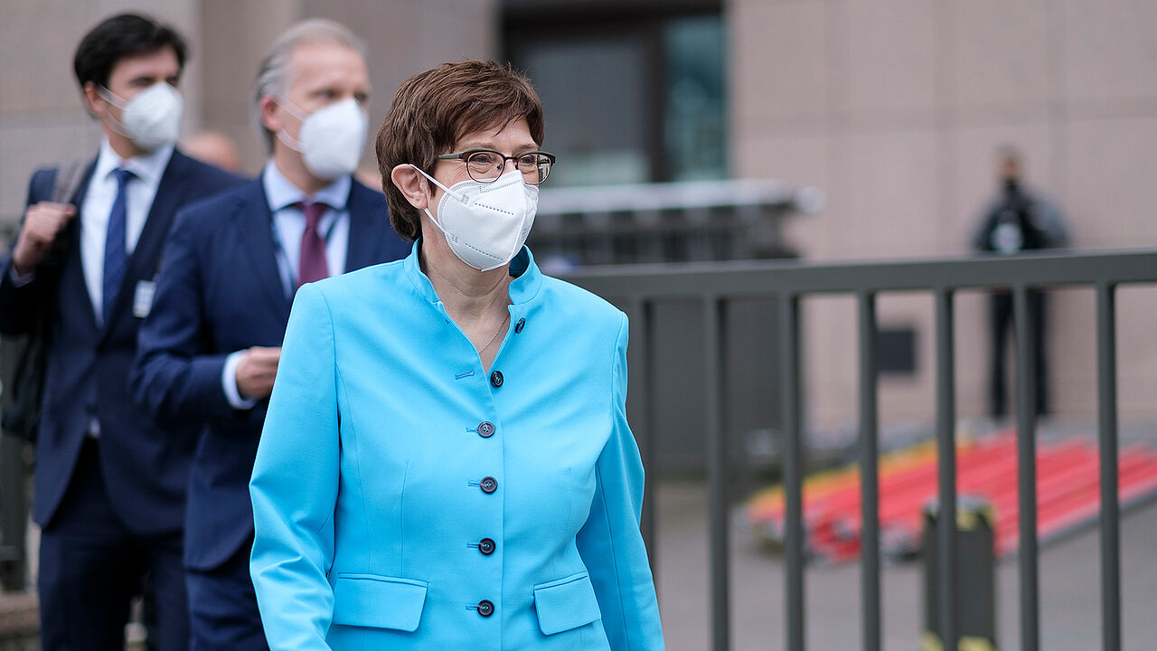 Annegret Kramp-Karrenbauer geht in einem Gespräch mit dem Münchner PresseClub näher auf die angekündigten Pläne zur Strukturreform der Bundeswehr ein. Symbolbild vom 06.05.21. Foto: picture alliance/dpa | Thierry Monasse
