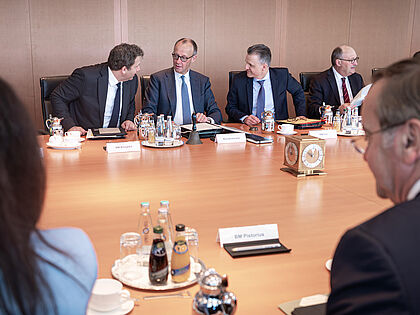 Das Bundeskabinett hat in seiner heutigen Sitzung im Bundeskanzleramt einen Gesetzentwurf zur Änderung des Versorgungsausgleichsrechts beschlossen. Foto: picture alliance / Flashpic / Jens Krick