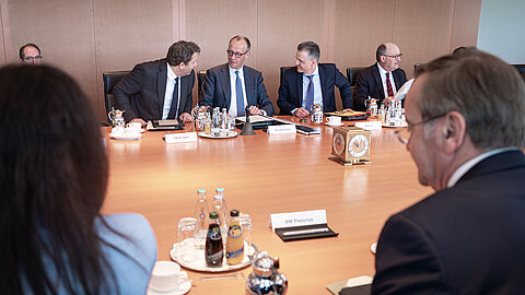 Das Bundeskabinett hat in seiner heutigen Sitzung im Bundeskanzleramt einen Gesetzentwurf zur Änderung des Versorgungsausgleichsrechts beschlossen. Foto: picture alliance / Flashpic / Jens Krick