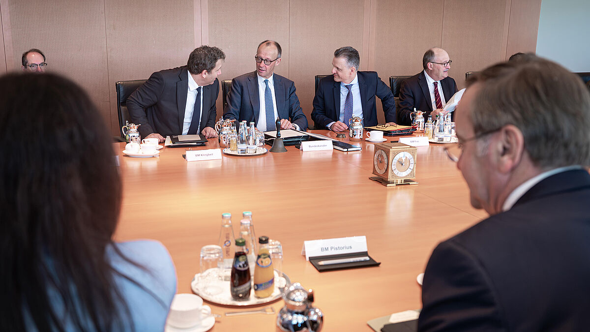 Das Bundeskabinett hat in seiner heutigen Sitzung im Bundeskanzleramt einen Gesetzentwurf zur Änderung des Versorgungsausgleichsrechts beschlossen. Foto: picture alliance / Flashpic / Jens Krick