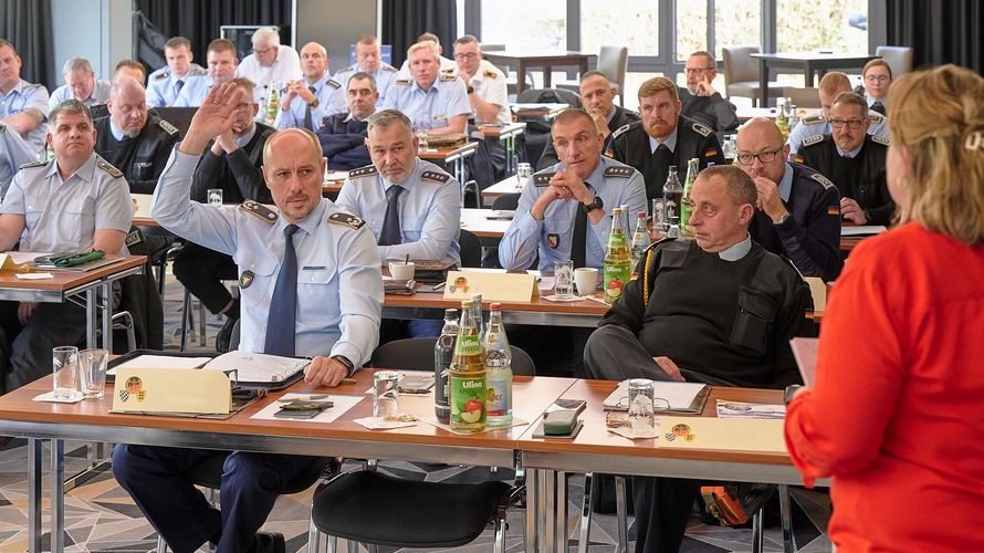 Nahezu 40 Teilnehmer und Gäste informierten sich bei der Fachtagung Beteiligungsrechte des Landesverbands Süddeutschland über aktuelle Theme. Foto: DBwV/Kaminsky