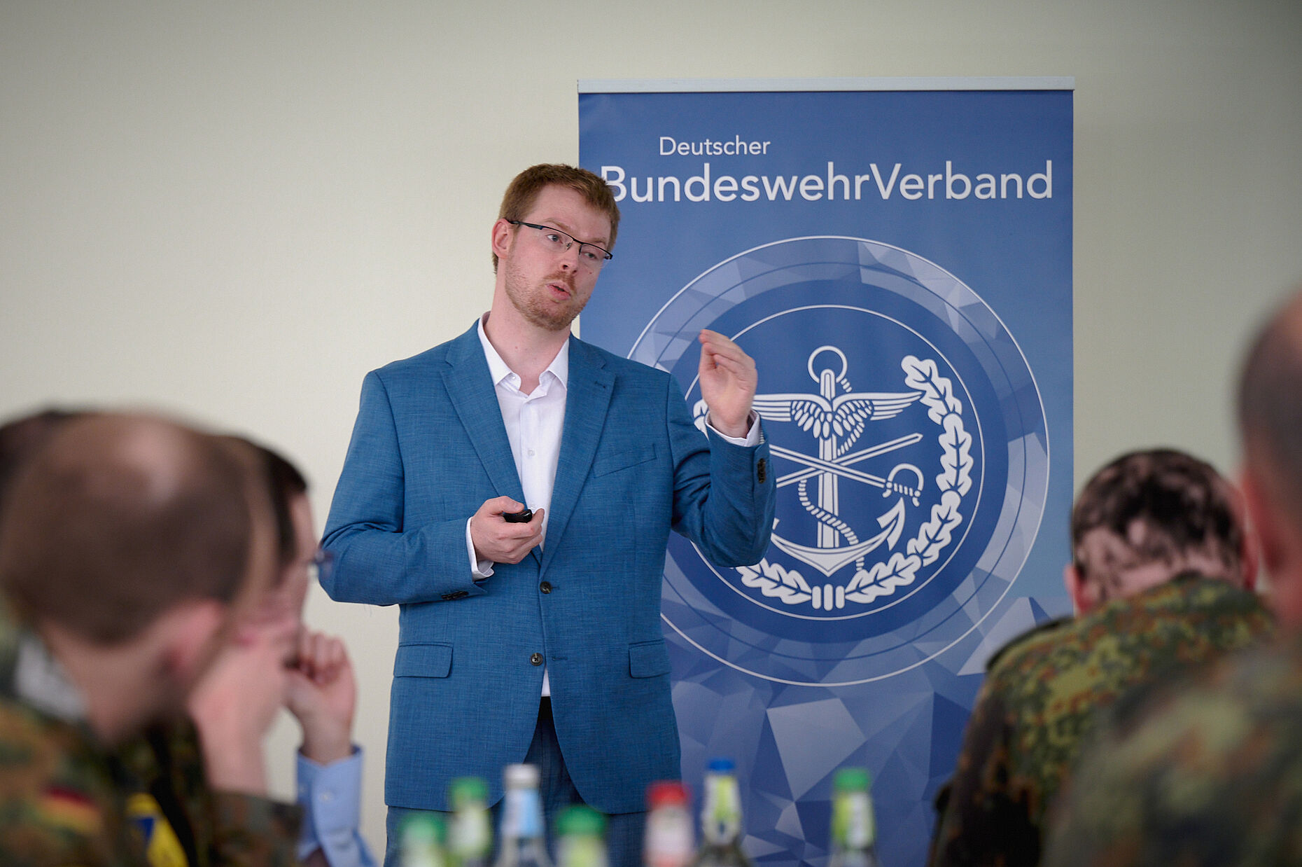 Rechtliche Aspekte für den Dienstalltag der Berufssoldaten beleuchte Jan Stendel. Foto: DBwV/Ingo Kaminsky