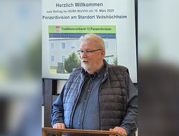 KERH-Vorsitzender Feldwebel d.R. Siegbert Schneider begrüßte zu dieser geschichtsträchtigen Veranstaltung. Foto: Roland Stengl