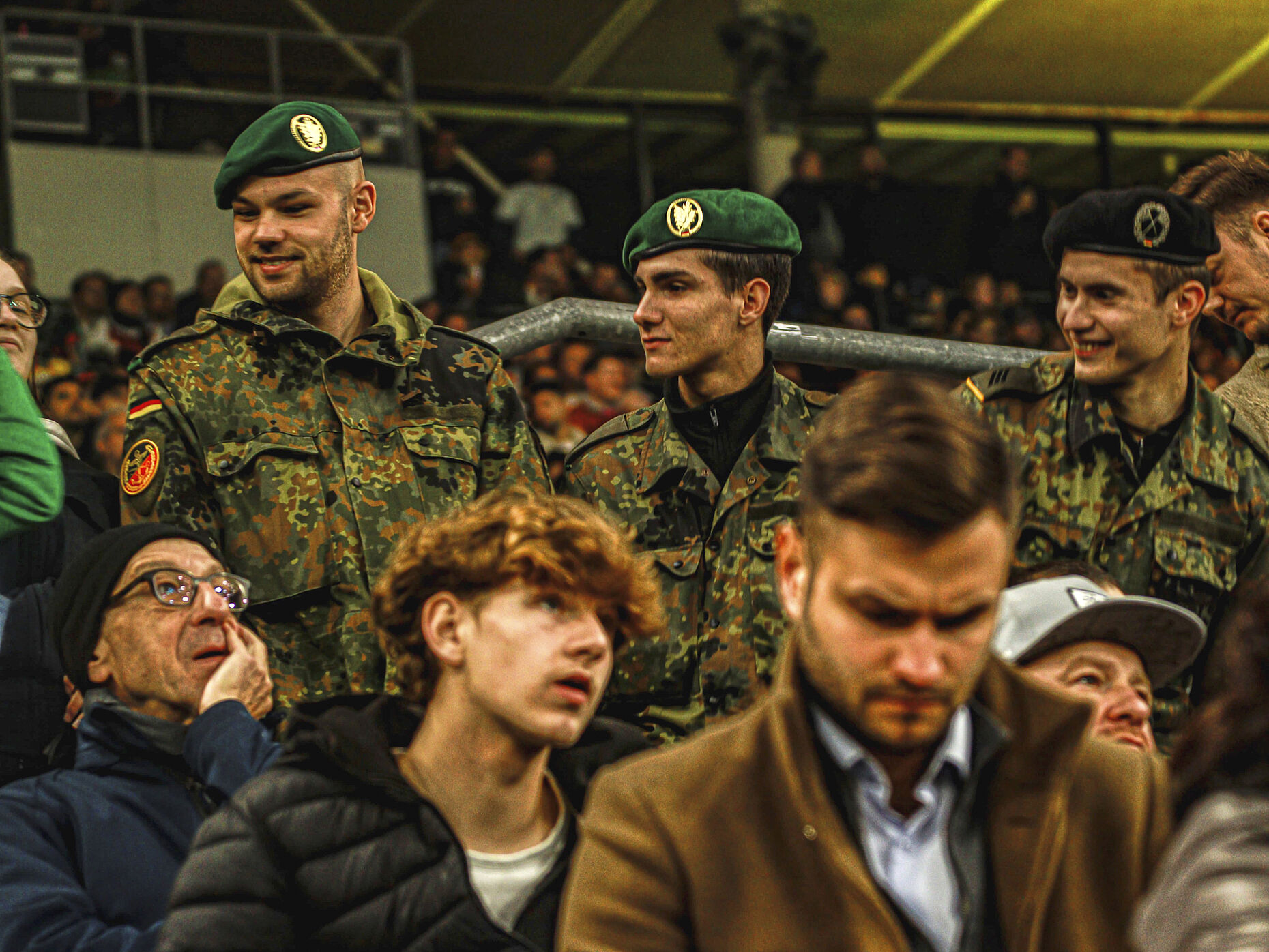 500 Soldatinnen und Soldaten waren beim WM-Qualifikationsspiel Deutschland gegen Luxemburg mit dabei. Foto: Günther Ludwig