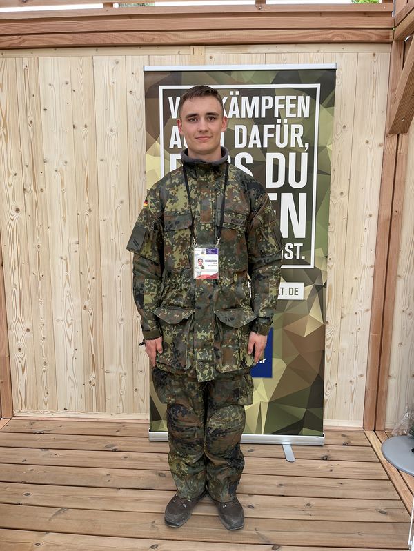 Obergefreiter Lukas Neumann ist stolz, der Verfassung zu dienen. Foto: DBwV