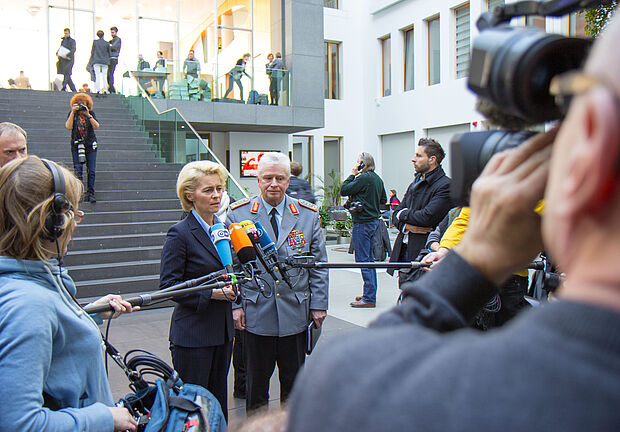 Der Bundestag will über die Entsendung von maximal 1200 Bundeswehrsoldaten für den Kampf gegen den IS abstimmen. Foto: DBwV/ Christine Hepner