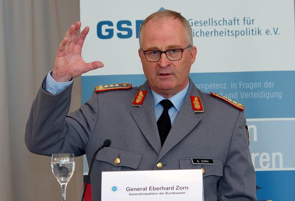 General Eberhard Zorn zeichnete ein realistisches Bild der Probleme der Bundeswehr. Foto: DBwV/ Frank Henning