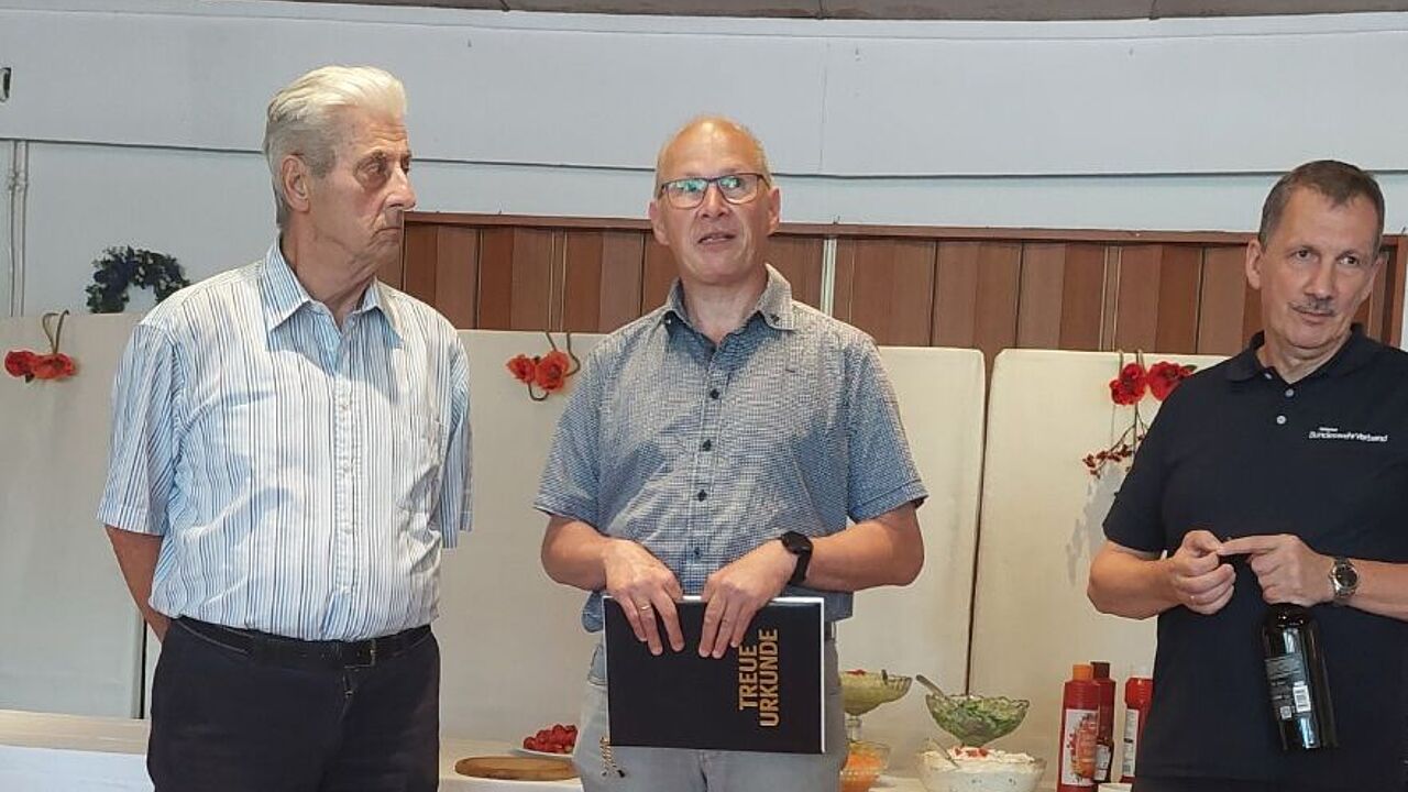 Holger Scholz, der Kameradschaftsvorsitzende Andreas Kayßer und der Standortbeauftragte Jörg Barenscheer. Foto: DBwV