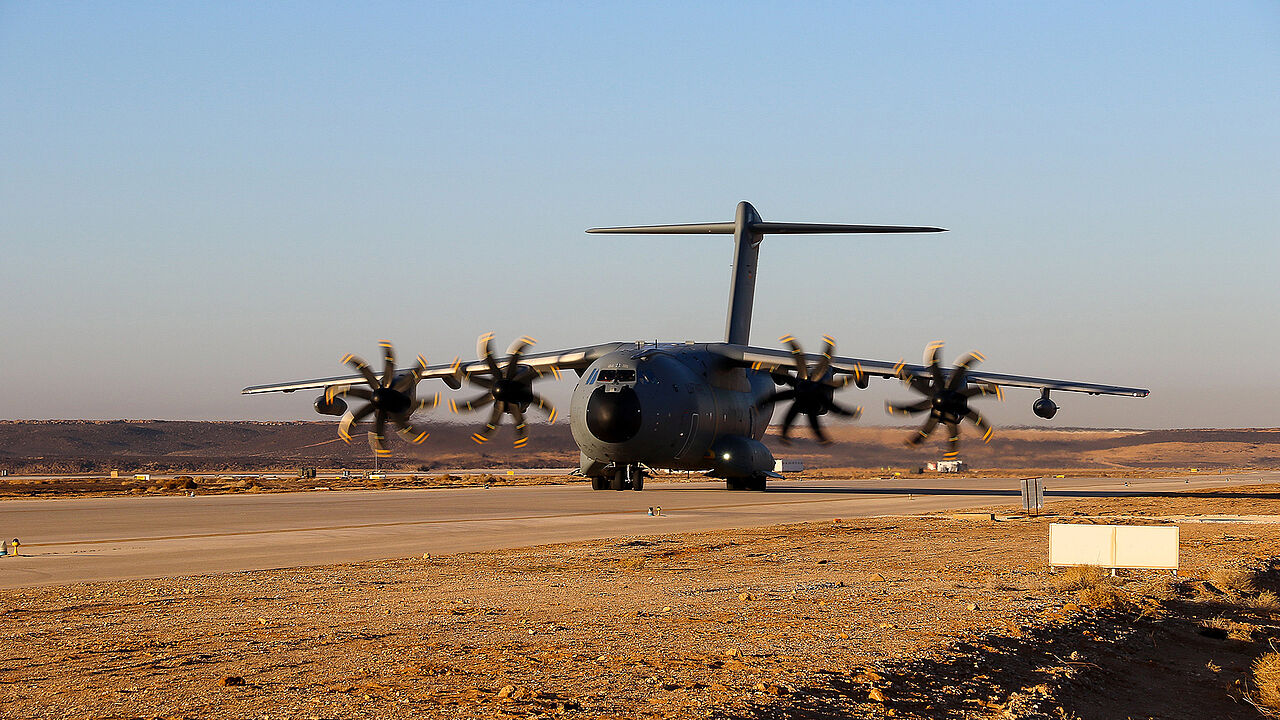 Beim Transportflugzeug A400M beklagt die Luftwaffe eine „weiterhin unbefriedigende technische Produktreife“. Foto: Bundeswehr/Jan Butzkies 