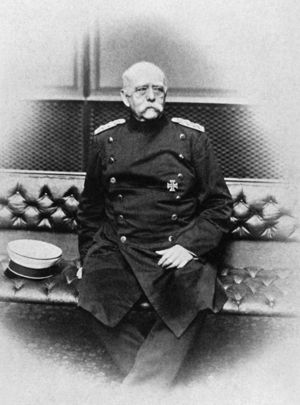 Ein dicker Schnauzbart und ein Militärmantel mit Epauletten - Otto von Bismarck ging als „Eiserner Kanzler“ in die deutsche Geschichte ein. Foto: picture alliance