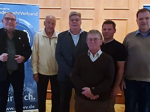 Der Vorstand der Kameradschaft ERH Schongau unter Vorsitz von Oberstabsfeldwebel a.D. Hans-Henning Runge (l.). Foto: KERH Schongau