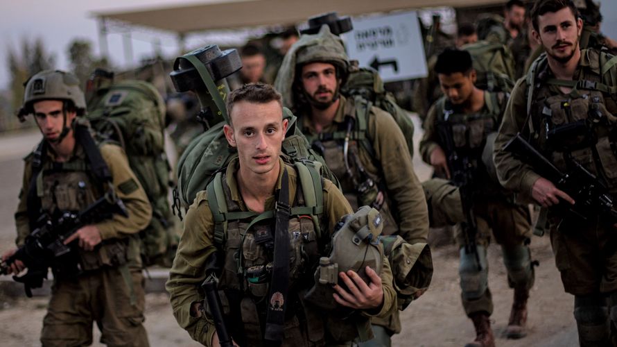 Israelische Soldaten nahe der Grenze zum Gazastreifen. Foto: picture alliance / EPA | Martin Divisek