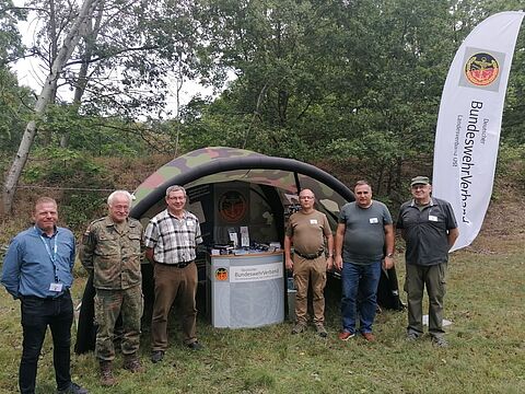 Unter Leitung des KERH Cottbus war der DBwV auch in diesem Jahr mit einem Informationsstand beim Gästevergleichsschießen des Landeskommandos Brandenburg vertreten. Foto: DBwV/Hellmund