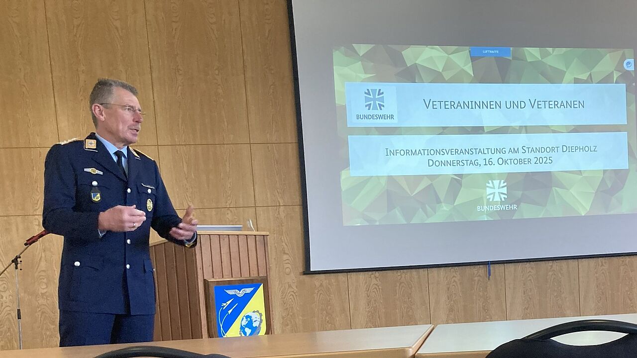 Oberst Volker Benz hielt einen Vortrag für Veteraninnen und Veteranen. Foto: DBwV
