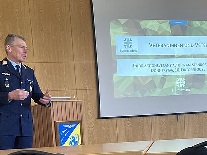 Oberst Volker Benz hielt einen Vortrag für Veteraninnen und Veteranen. Foto: DBwV