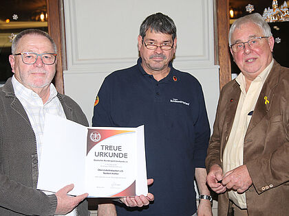 In Wetzlar (v.l.n.r.): Oberstabsfeldwebel a.D. Norbert Köhler, Bezirksvorsitzender Stabsfeldwebel a.D. Dirk Siebert und Vorsitzender der ERH Oberstleutnant a.D. Bernd Kraft. Foto: wh