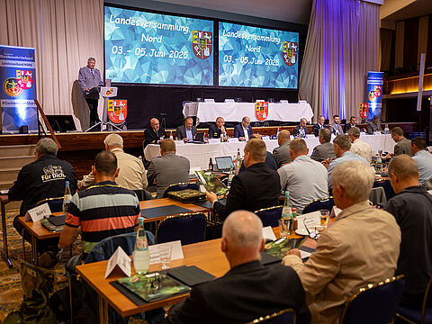 Rund 240 Delegierte kommen bei der Landesversammlung Nord in Tavemünde zusammen. Foto: DBwV/Yann Bombeke
