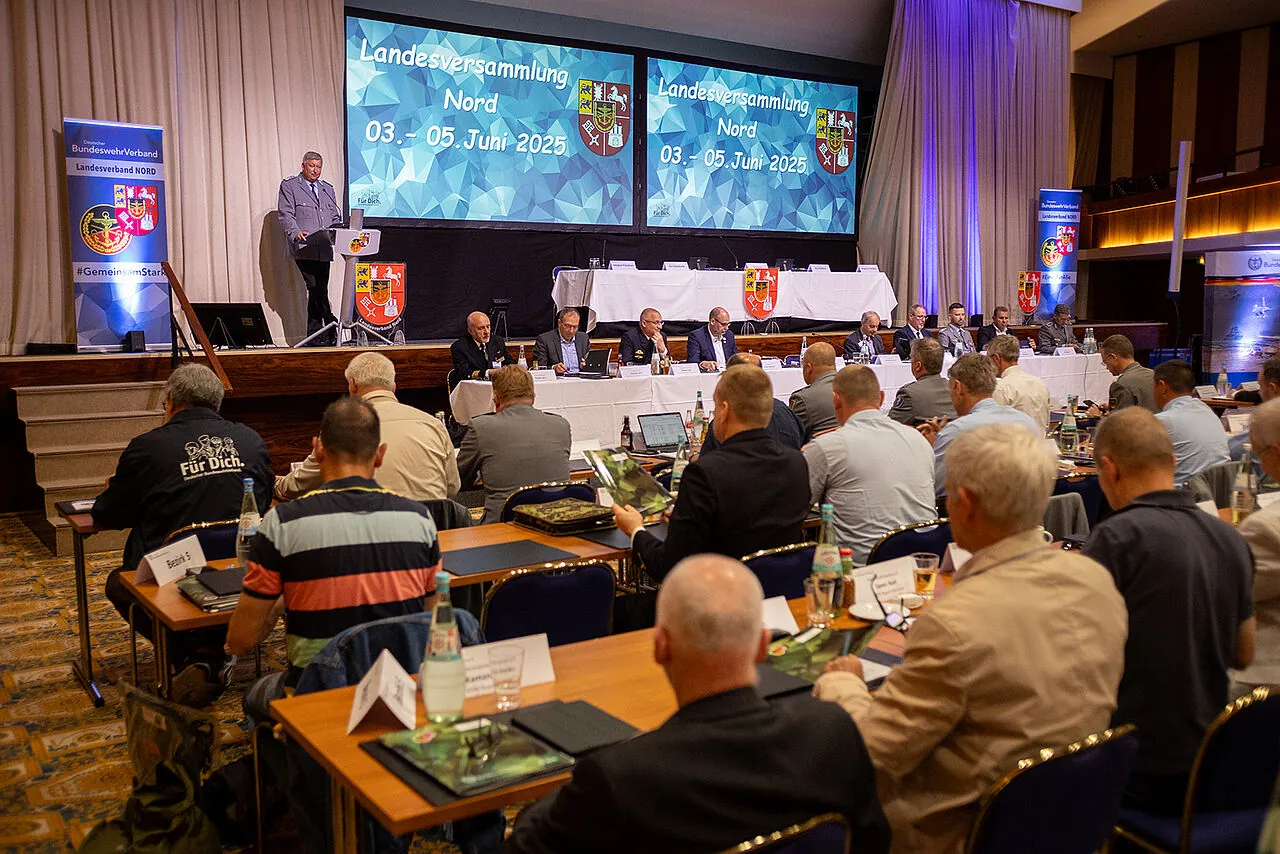Rund 240 Delegierte kommen bei der Landesversammlung Nord in Tavemünde zusammen. Foto: DBwV/Yann Bombeke