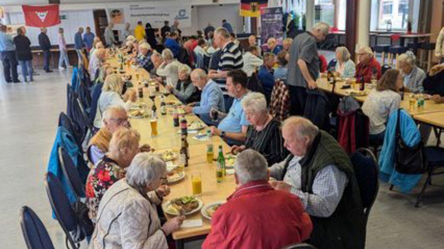 In Kiel: Schlechtwetterlösung beim Sommergrillen. Foto: LV Nord