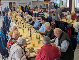 In Kiel: Schlechtwetterlösung beim Sommergrillen. Foto: LV Nord
