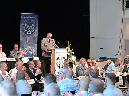 Der Landesvorsitzende Oberstleutnant a.D. Josef Rauch stellte den Bericht des Landesverbands vor. Foto. DBwV/Ingo Kaminsky
