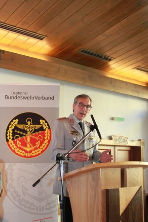 Der Landesvorsitzende StFw a.D. Gerhard Stärk lobt in seinem Schlusswort das ehrenamtliche Engagement der Verbandsmitglieder