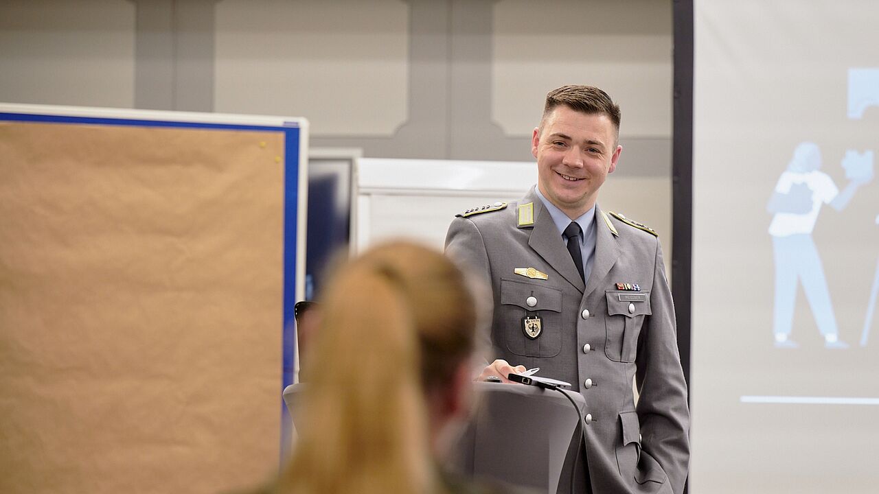 Der stellvertretende Sprecher des GVPA, Oberstabsgefreiter Marcus Meissner stellte die Arbeit der Interessenvertretung als Sprachrohr aller Soldaten der Bundeswehr vor. Foto: DBwV/IK