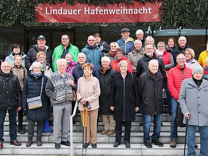 Zur Adventszeit war die Lindauer Hafenweihnacht Ziel des Ausflugs der Mitglieder der Kameradschaft ERH Sonthofen. Foto/Collage: Wolfgang Kruse/IK