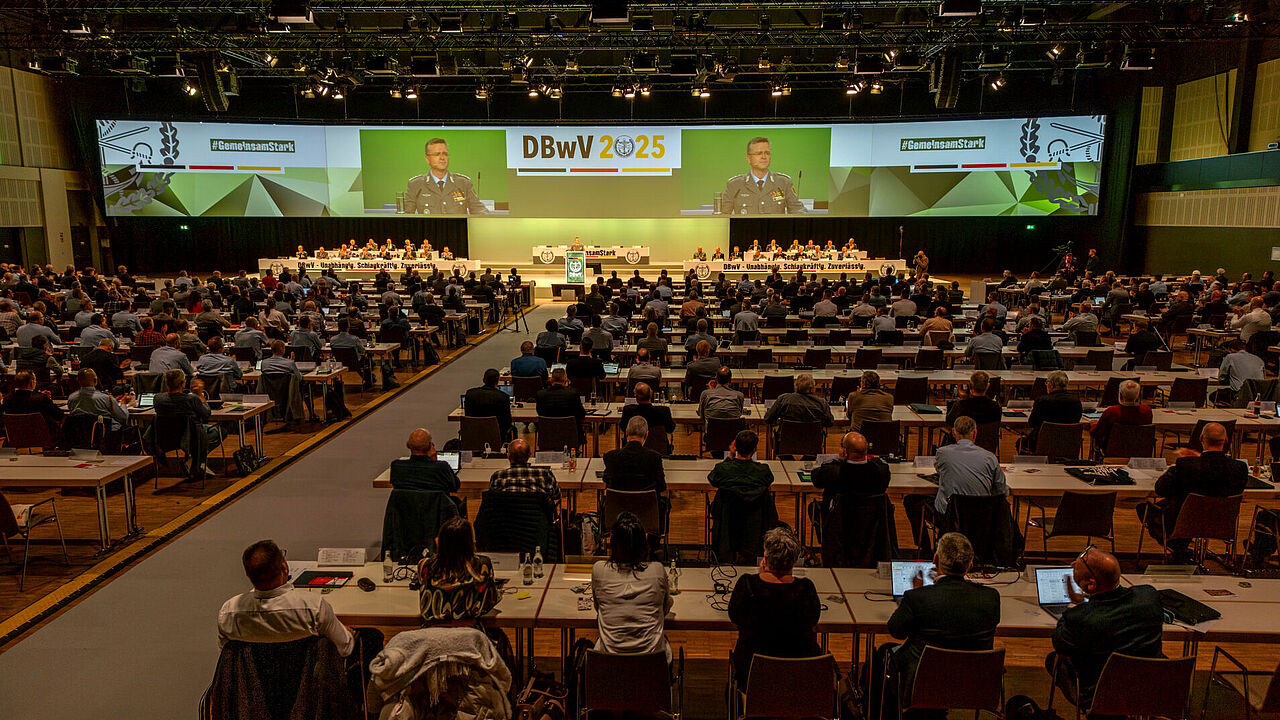 In Berlin ist die 22. Hauptversammlung seit Bestehen des Deutschen BundeswehrVerbandes gestartet. Foto: DBwV/Sarina Flachsmeier