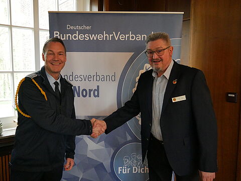 Mario Mintken (linkd) und Ulrich Peise wurden wiedergewählt. Foto: DBwV