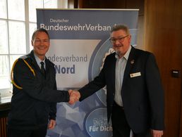 Mario Mintken (linkd) und Ulrich Peise wurden wiedergewählt. Foto: DBwV