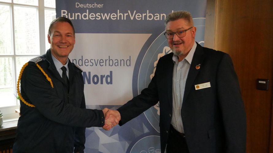 Mario Mintken (linkd) und Ulrich Peise wurden wiedergewählt. Foto: DBwV