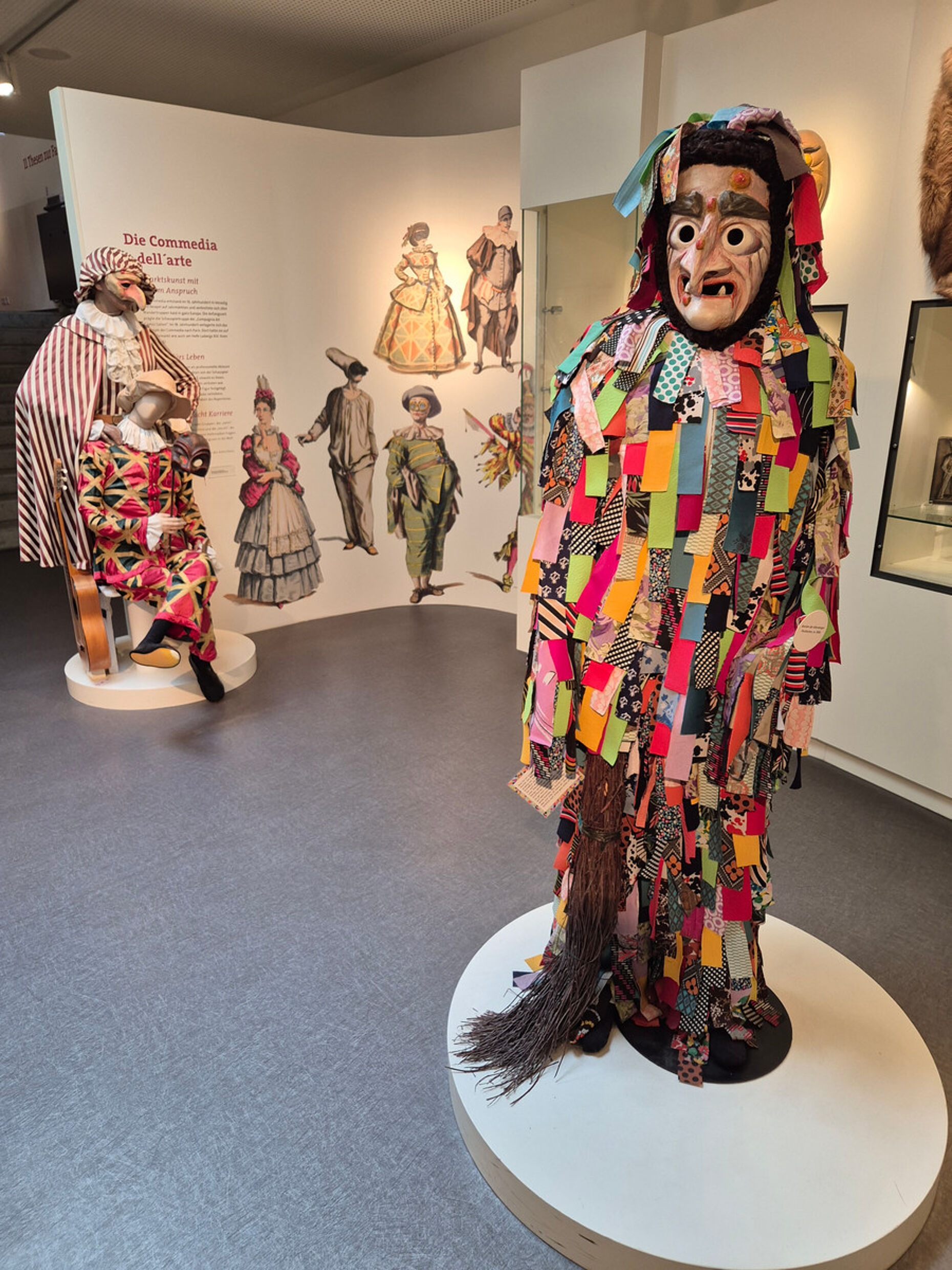 Eine der typischen Fastnachtsfiguren im Deutsche Fastnachtsmuseum. Foto: Roland Stengl