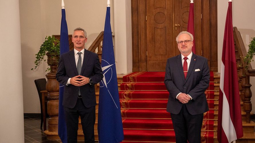 Nato-Generalsekretär Jens Stoltenberg (l.) mit derm lettischen Präsidenten Egils Levits. Foto: Nato