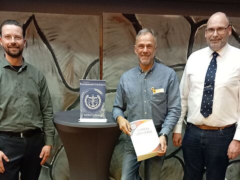 Hauptmann Lars Schunack (von links), der nun ehemalige Vorsitzende Stabsfeldwebel a.D. und Major d.R. Gerald Malysch und Hauptmann a.D. Michael Scholz. Foto: DBwV