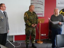 Oberstabsfeldwebel Jan von Holten (r) erhielt die DBwV-Verdienstnadel (Foto: Standortkameradschaft Fritzlar)