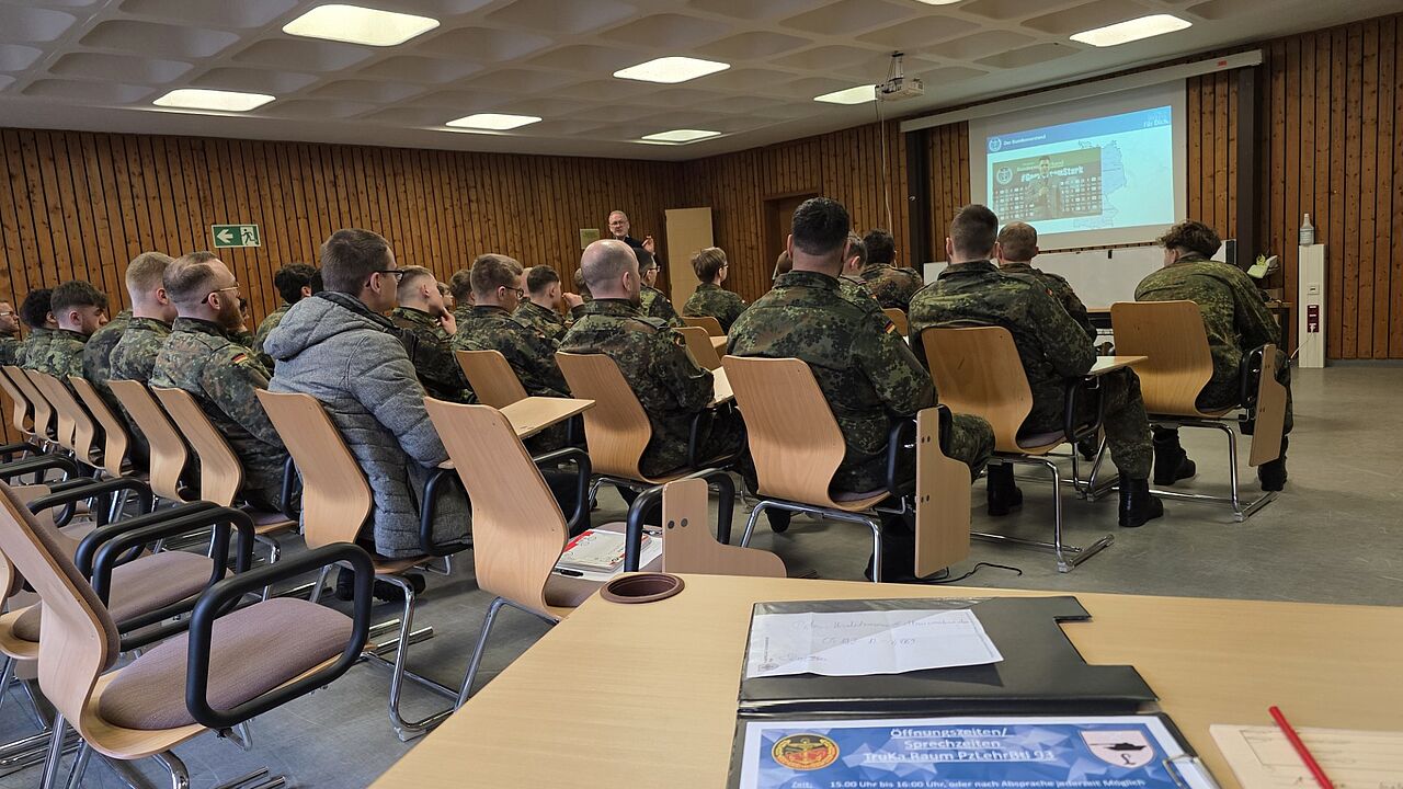 Unterricht für Rekruten des Panzerlehrbataillons 93. Foto: DBwV