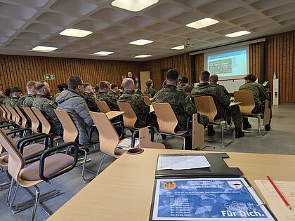 Unterricht für Rekruten des Panzerlehrbataillons 93. Foto: DBwV