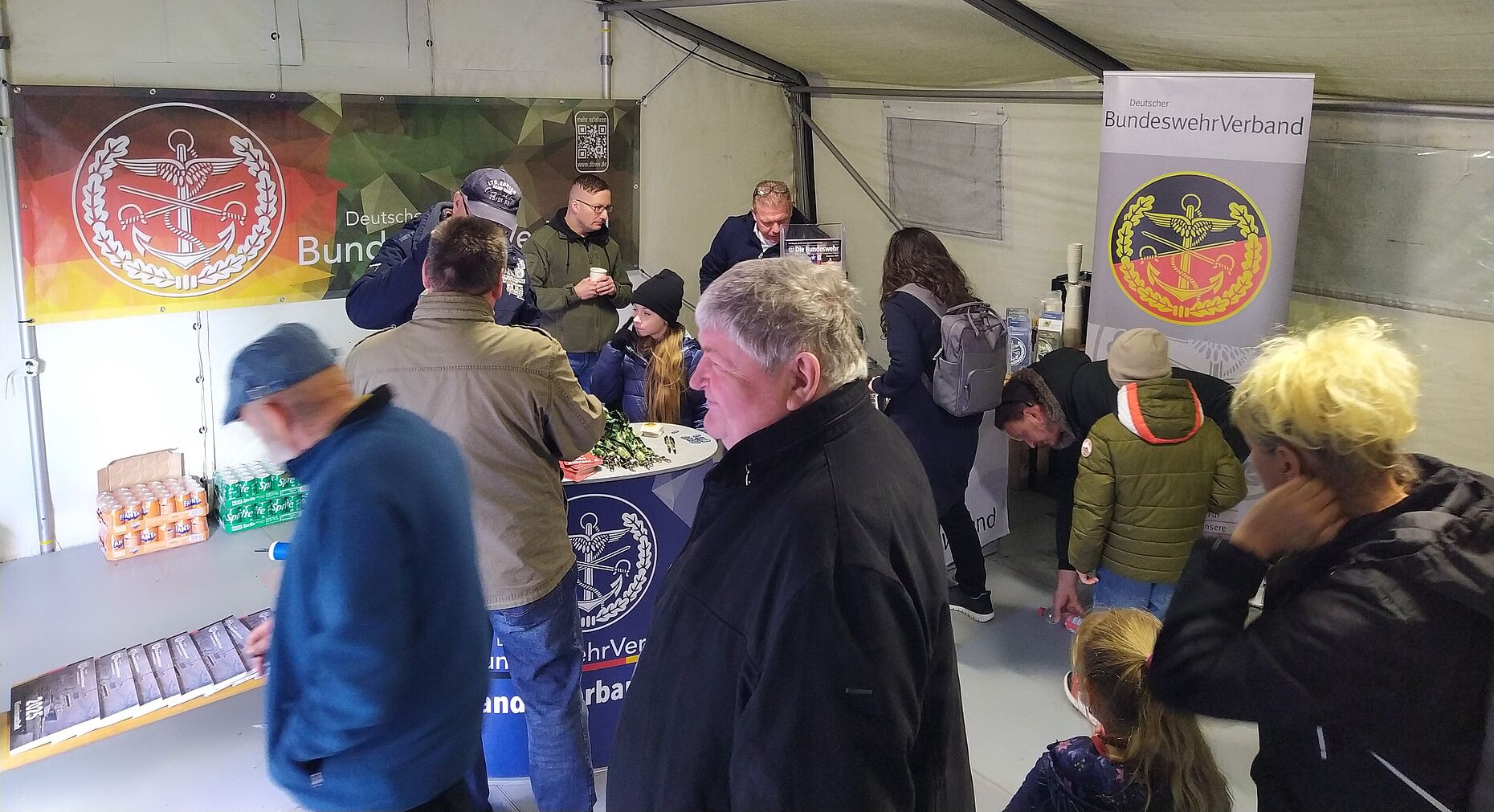 Über den gesamten Tag verteilt, war der Stand des DBwV durch die Besucher stark frequentiert. Foto: Christian Weber