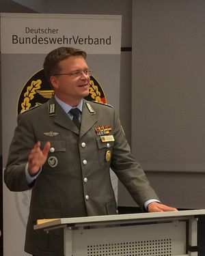 Auch der Bundesvorsitzende des Deutschen BundeswehrVerbands, Oberstleutnant André Wüstner, nahm an der Zielgruppentagung teil. Foto: DBwV