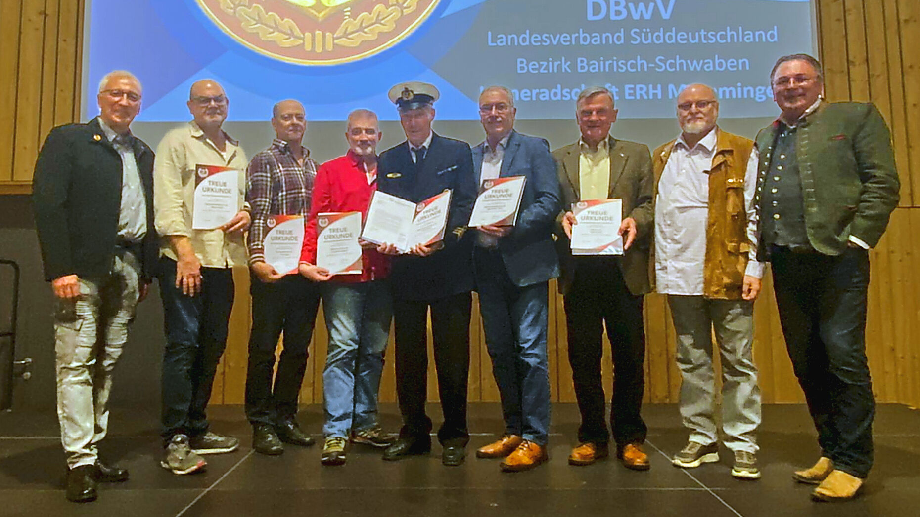 Die Jubilare der Kameradschaft ERH Memmingen: Geehrt für 40 und 60 Jahre treue Mitgliedschaft. Foto: KERH Memmingen